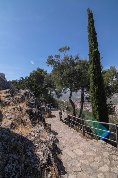 Pfade rund um die Burg Santa Catalina in Jaen, Spanien Herrliche Ausblicke auf der Spitze des Hügels