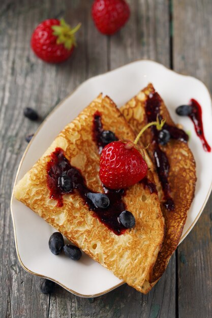 Pfannkuchen mit Beeren