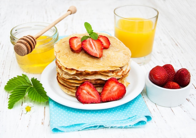 Pfannkuchen mit Erdbeeren