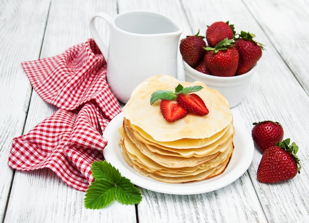 Pfannkuchen mit Erdbeeren