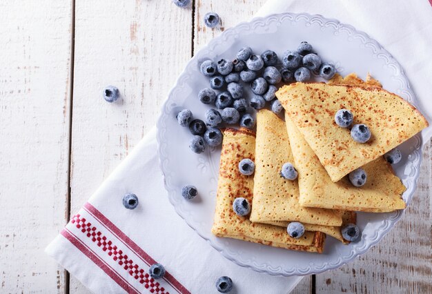 Pfannkuchen mit frischen Blaubeeren