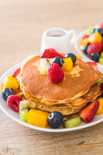 Pfannkuchen mit gemischten Früchten