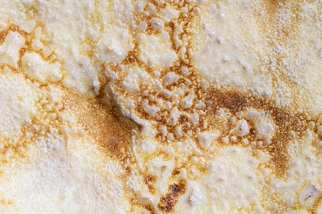 Pfannkuchen-Oberflächenstruktur und -muster Nahaufnahme dünner heißer Pfannkuchen auf einem Teller Traditionelles rustikales Essen Grafische Ressource