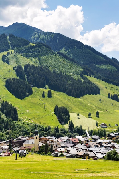 Pfarrkirche St. Nikolaus und Bartholomäus in Saalbach Österreich