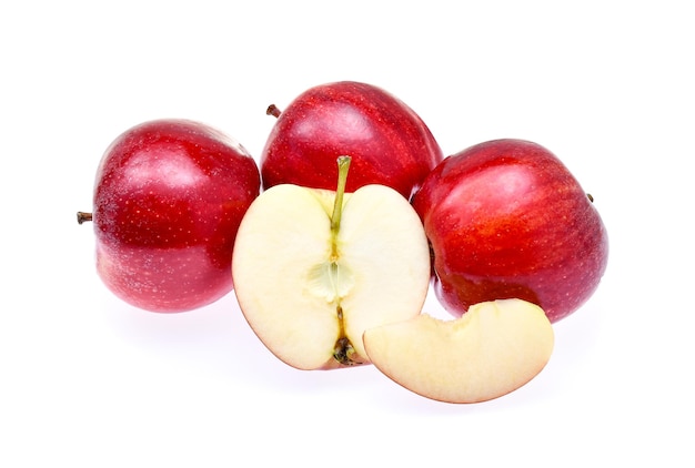 Äpfel vor weißem Hintergrund