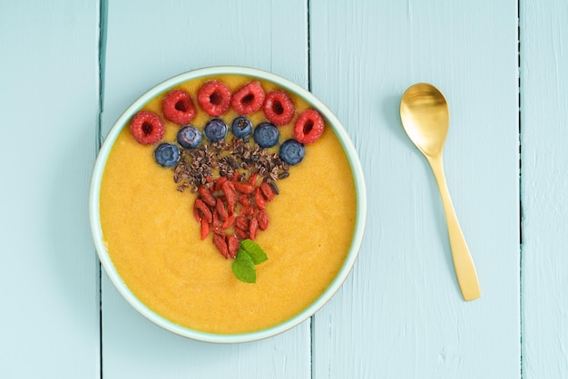 Pfirsich-Smoothie-Bowl