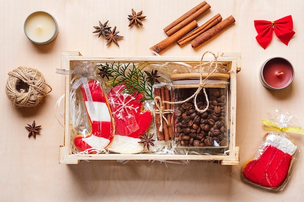 Pflegepaket, saisonale Geschenkbox mit Kaffee, Lebkuchen und Zimt