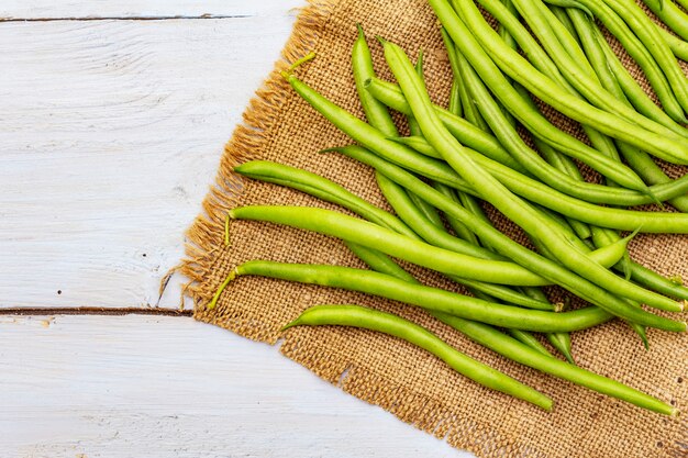 Phaseolus vulgaris, judías verdes o judías verdes en tela de saco rústico