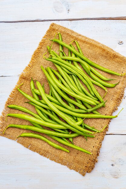 Phaseolus vulgaris, judías verdes o judías verdes en tela de saco rústico