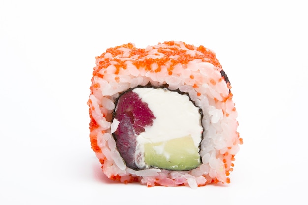 Philadelphia roll, rollos de sushi aislado en blanco