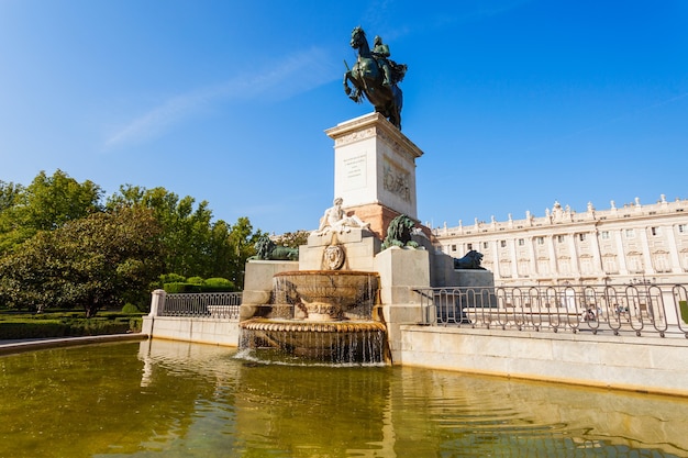 Philipp IV. von Spanien Denkmal und Königspalast von Madrid, die offizielle Residenz der spanischen Königsfamilie in Madrid, Spanien