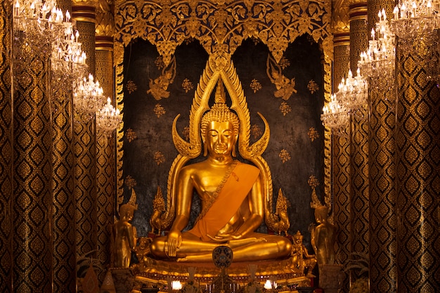 Phra Buddha Chinnarat Wat Pra Sri Rattana Templo Mahathat Phitsanulok Tailandia Imagen dorada