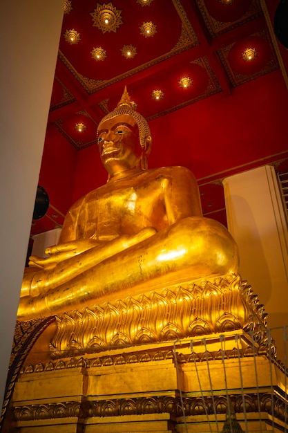 Phra Mongkhon Bophit Gold in Wihan Phra Mongkhon Bophit ist ein königlicher Tempel und Wahrzeichen von Ayutthaya