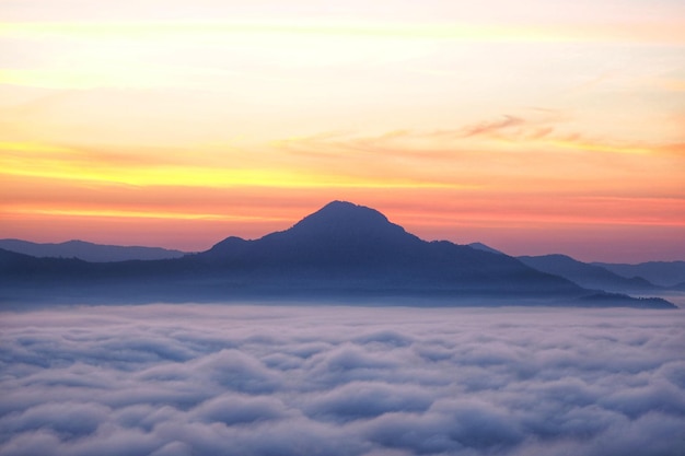 Phu Tok Mountain em Chiang Khan Loei atrações turísticas na Tailândia