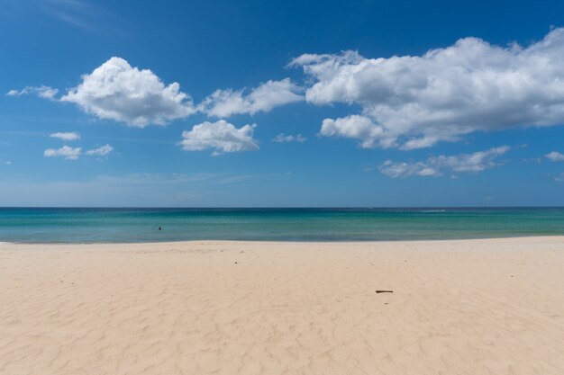 Phuket Strandsand in der Sommersonne.