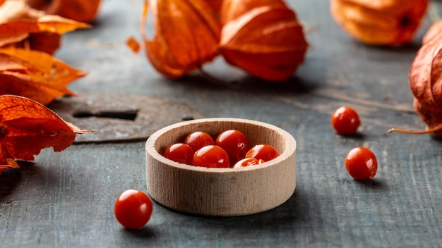 Physalis Peruviana Frucht Tropische Reise exotische Früchte Veganes und vegetarisches Konzept Draufsicht