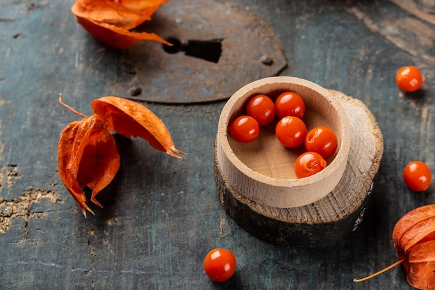 Physalis Peruviana Frucht Tropische Reise exotische Früchte Veganes und vegetarisches Konzept Draufsicht