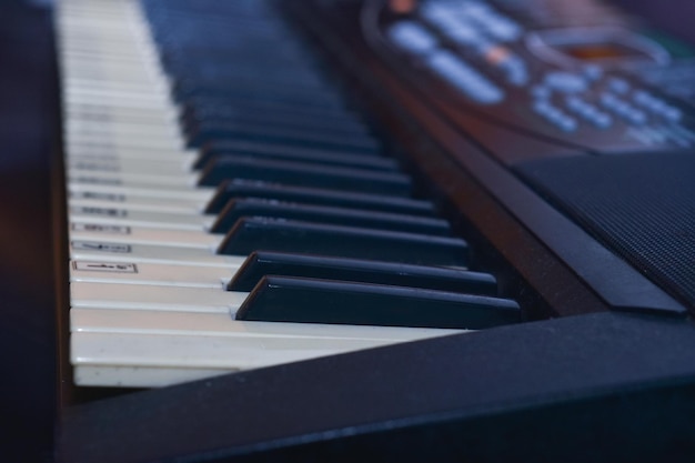 piano música teclado instrumento llaves negro blanco clave musical sonido clásico marfil grandioso juego antiguo concierto sintetizador músico notas ébano jazz abstracto