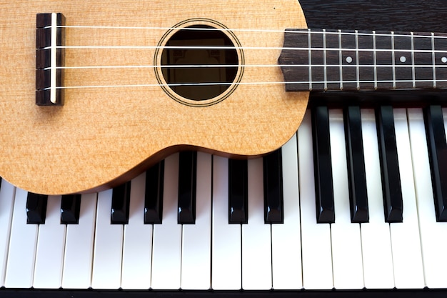 Piano y ukelele