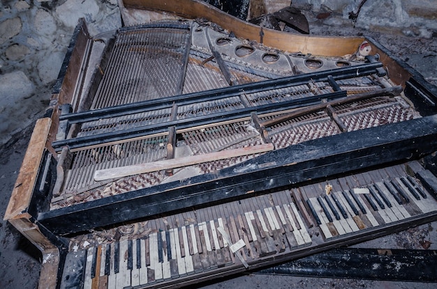 piano viejo roto