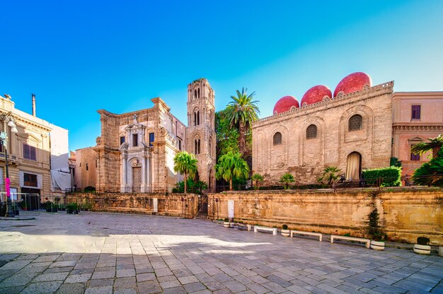 Foto piazza bellini com a igreja de s cataldo e a igreja de martorana em palermo