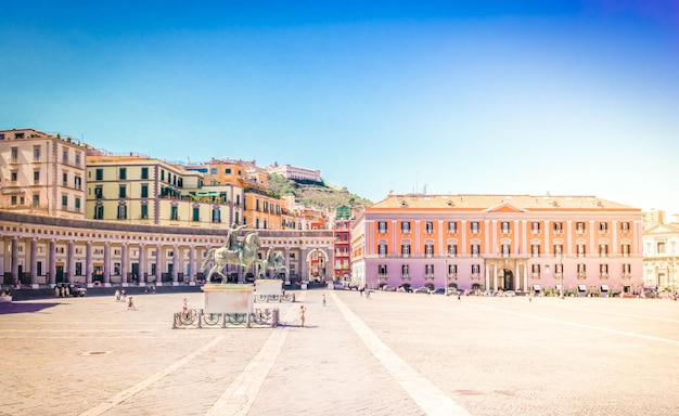 Piazza del Plebiscito Nápoles Itália