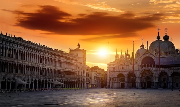 Piazza San Marco in Venedig im Morgengrauen, Italien