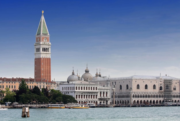 Foto piazza san marco y el palacio ducal de venecia