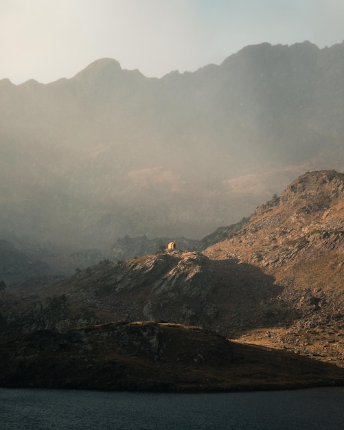 Foto pica destats seen und berglandschaft in den katalanischen pyrenäen