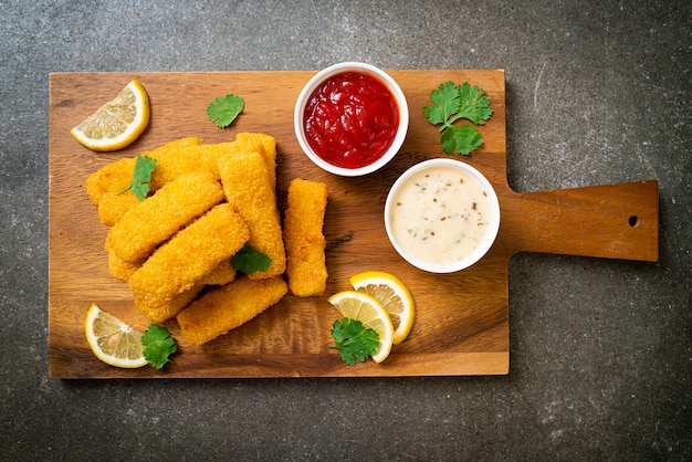 Picadinho de peixe frito ou batata frita de peixe