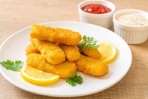 picadinho de peixe frito ou batata frita peixe com molho