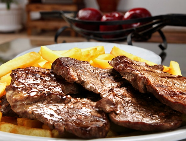 Picanha com batata frita, comida brasileira