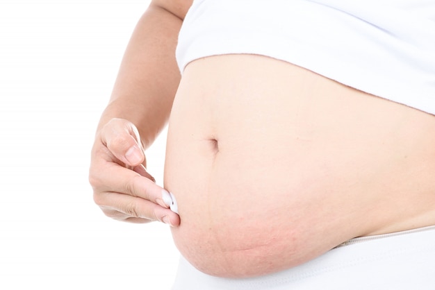 picazón y dolor en el vientre embarazado