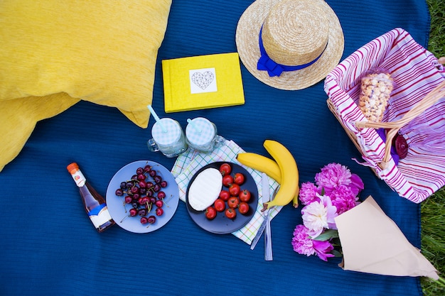 Foto picnic brillante de verano