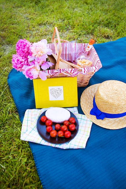 Picnic brillante de verano