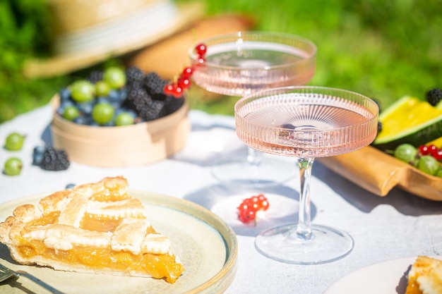 Picnic de verano al aire libre