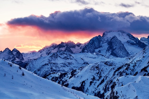 Pico da montanha de Marmolada