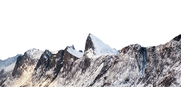 Pico de segla com cordilheira de neve no inverno