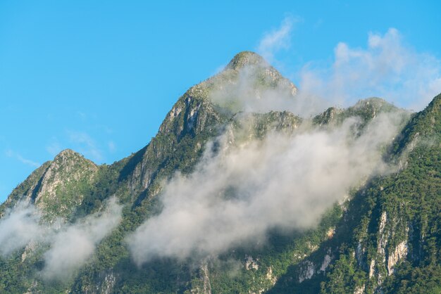 Pico de la montaña de Chiang Dao