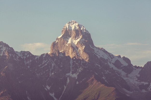 Pico Ushba, montañas del Cáucaso. Svaneti