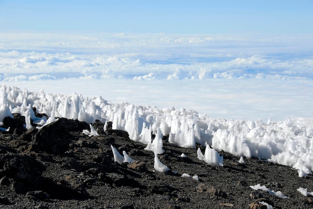 Picos de neve do Monte Kilimanjaro