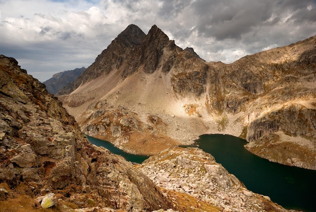 Picos e lagos de Arriel