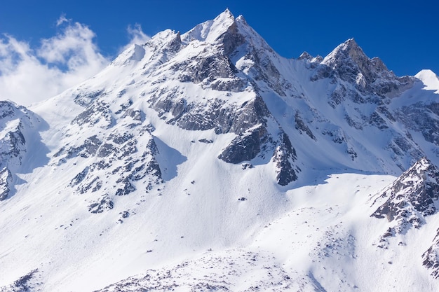 Los picos de montaña en Thorong La Manaslu pasan Himalaya