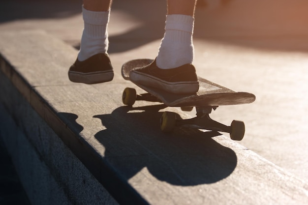 Pie en una patineta.