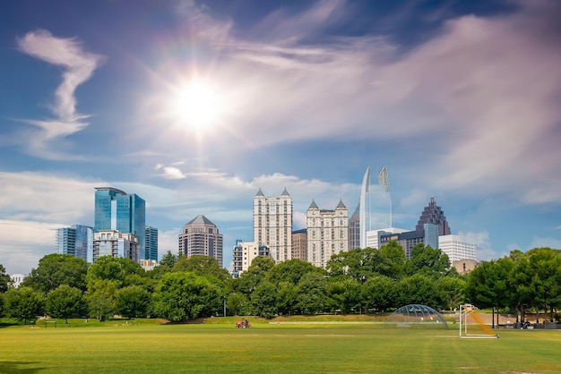 Piedmont Park en la ciudad de Atlanta céntrica en los E.E.U.U.