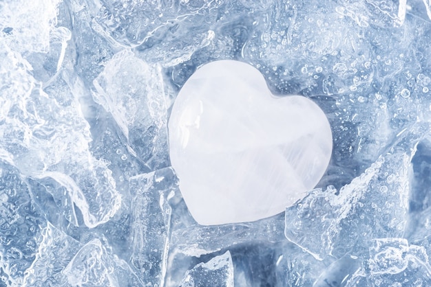 Piedra blanca en el hielo