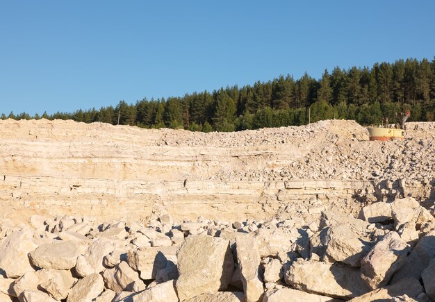 La piedra caliza en el desarrollo de la roca.