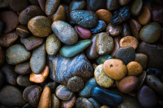 Piedra colorida para decorar la piedra de fondo utilizada para el fondo del spa o el papel tapiz de azulejos de textura