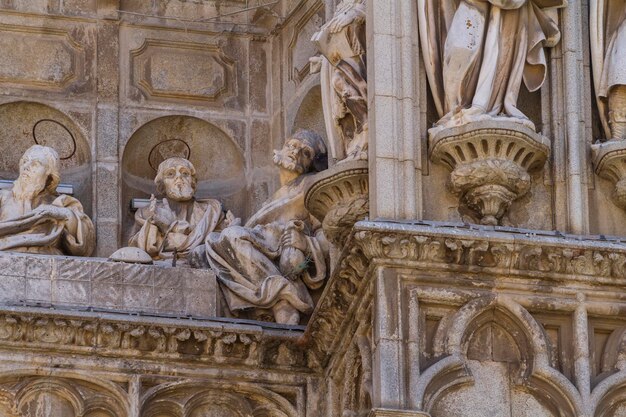 piedra, fachada de la Catedral de Toledo, España