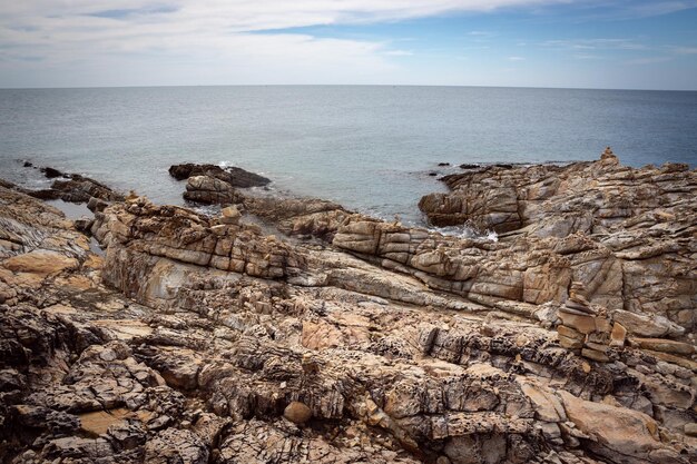 Foto piedra en la playa